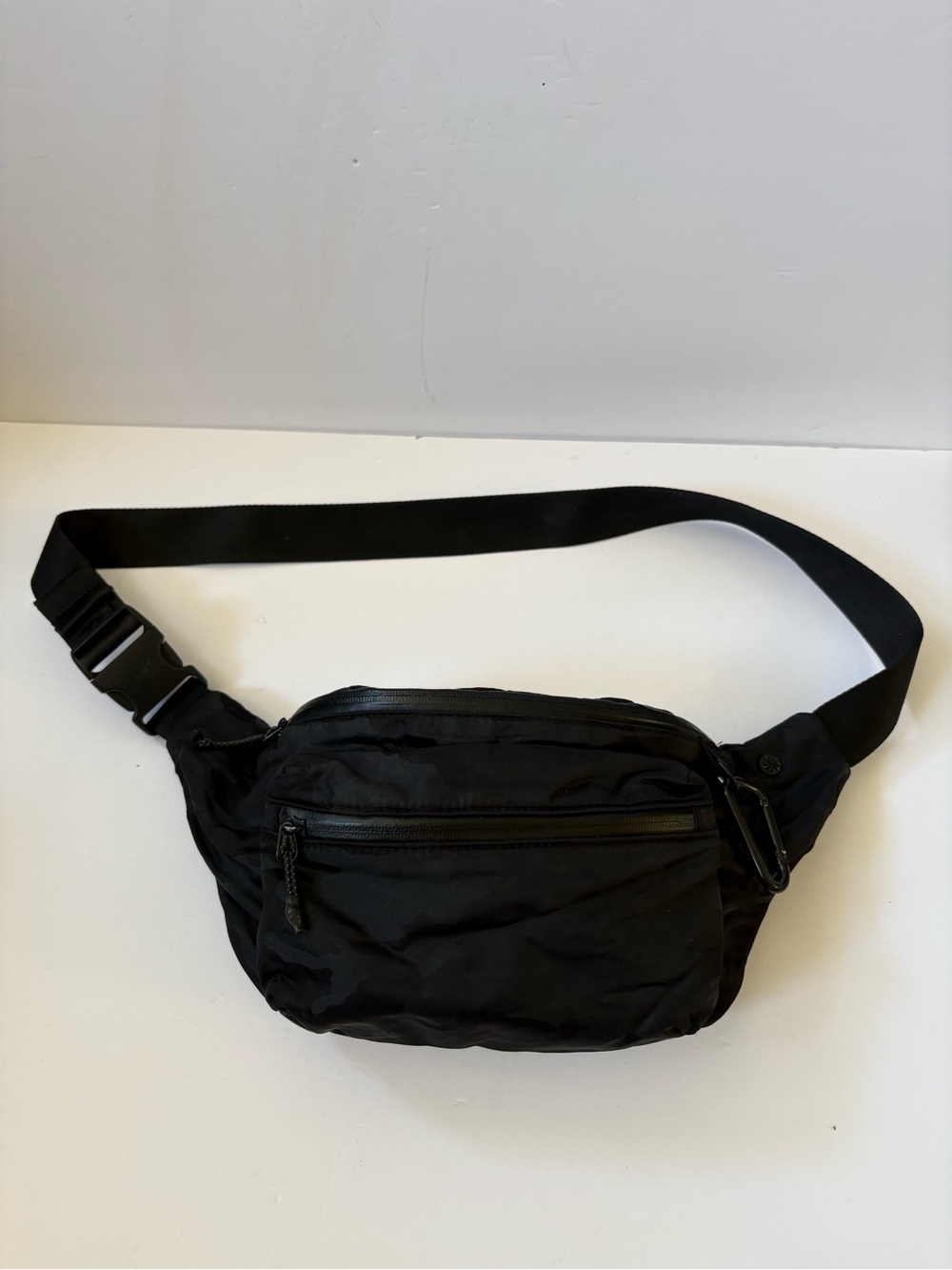Athleta Excursion Crossbody Waist Belt Bag Black Camo Nylon Large Run Hike Trave